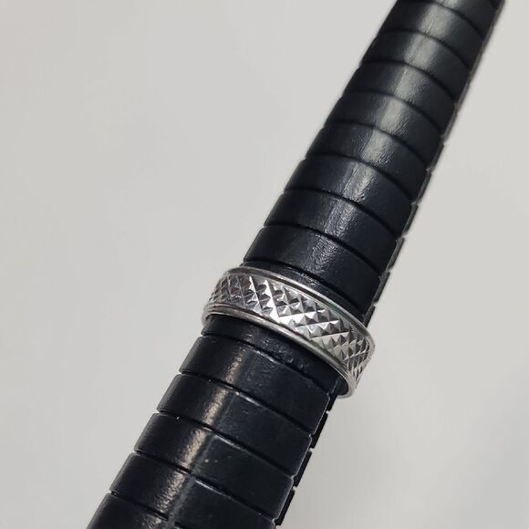 Silver Textured Ring - Picture 1 of 4